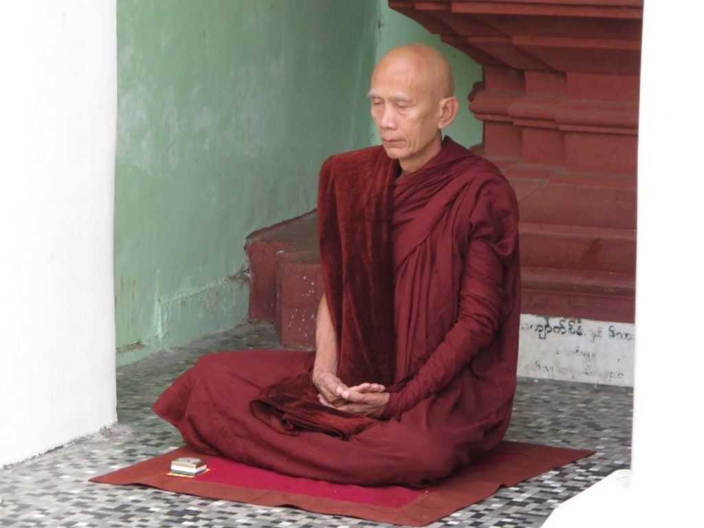 golden-temple-myanmar-4