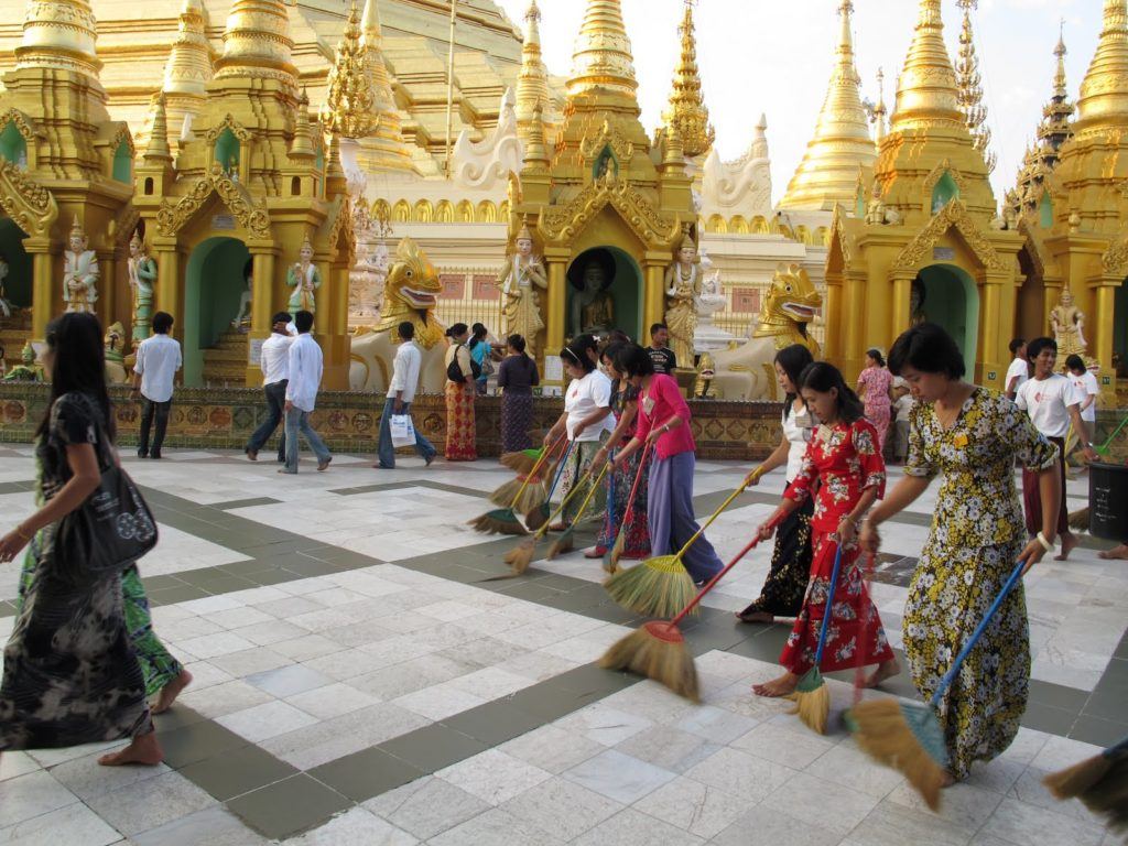 golden-temple-myanmar-6