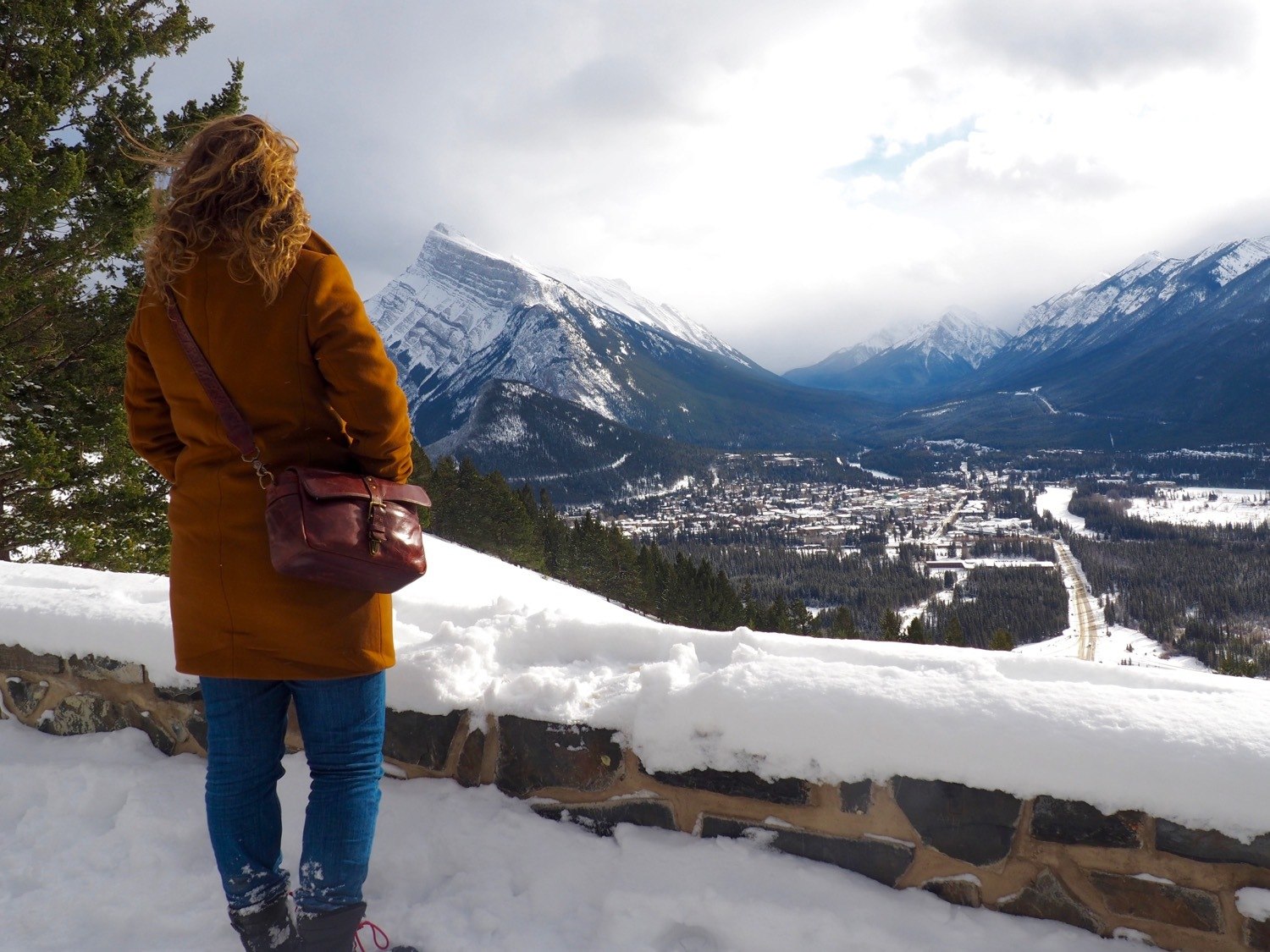 What to wear for winter hiking in Alberta